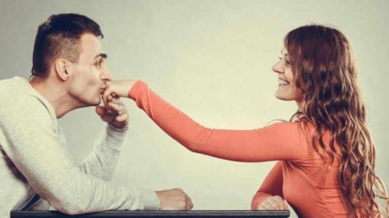 puisis rūpējas par meiteni un domā par dzimumlocekļa palielināšanu